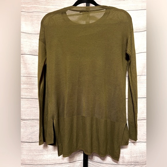 H & M Sweater - Picture 4 of 4